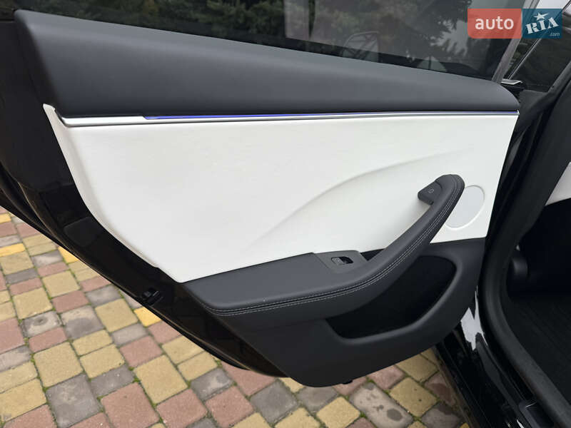 Седан Tesla Model 3 2025 в Днепре