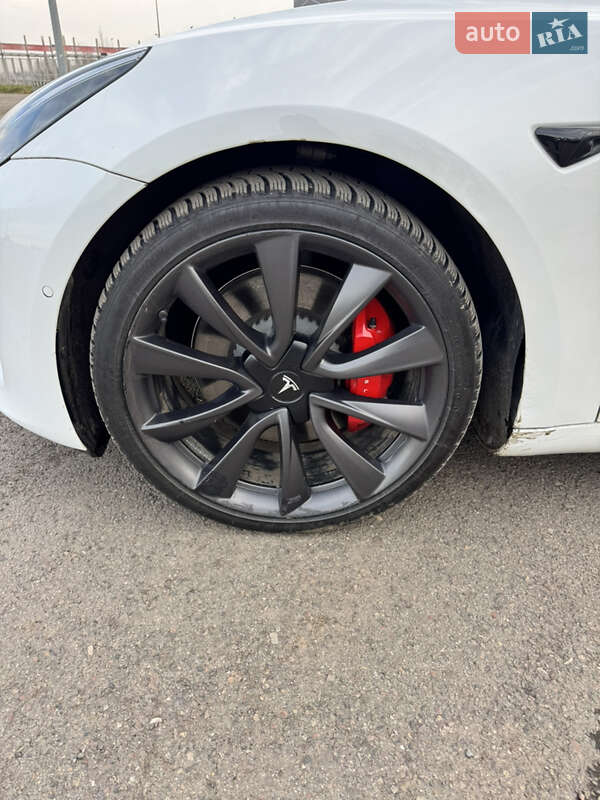 Седан Tesla Model 3 2020 в Львове