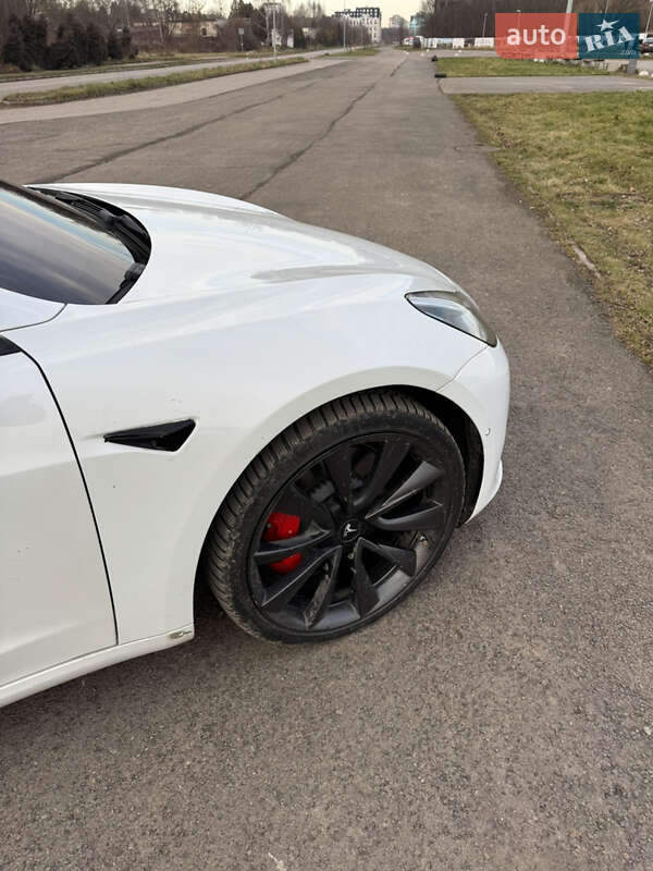 Седан Tesla Model 3 2020 в Львове