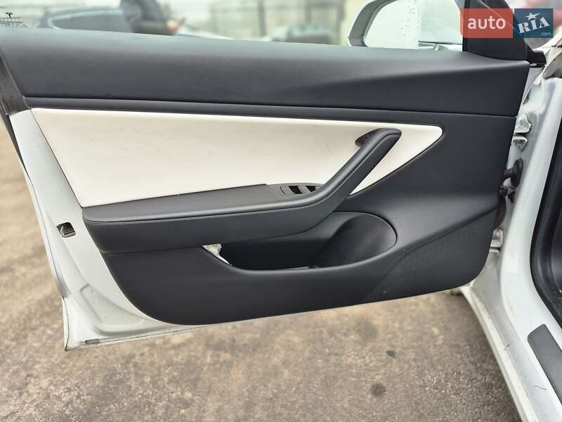 Седан Tesla Model 3 2019 в Киеве фото 7 Седан Tesla Model 3 2019 в Киеве