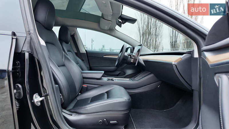 Седан Tesla Model 3 2020 в Киеве