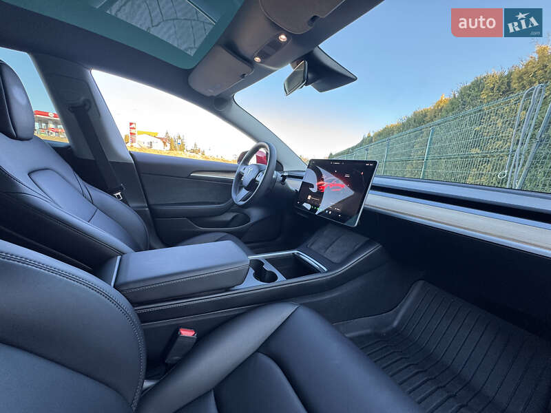 Седан Tesla Model 3 2023 в Стрые