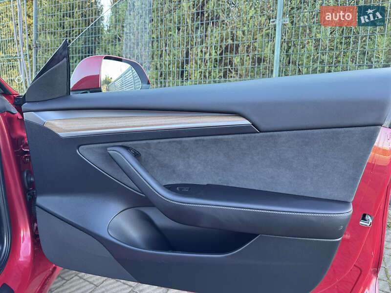 Седан Tesla Model 3 2023 в Стрые