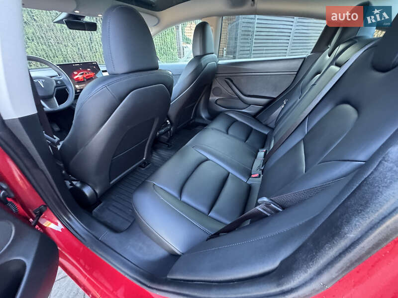 Седан Tesla Model 3 2023 в Стрые