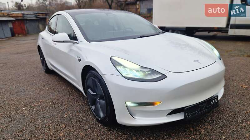 Седан Tesla Model 3 2020 в Киеве
