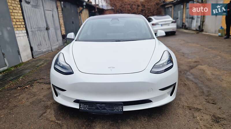Седан Tesla Model 3 2020 в Киеве