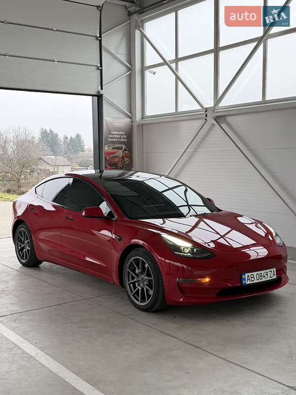 Седан Tesla Model 3 2022 в Ильинцах