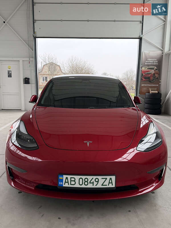 Седан Tesla Model 3 2022 в Ильинцах