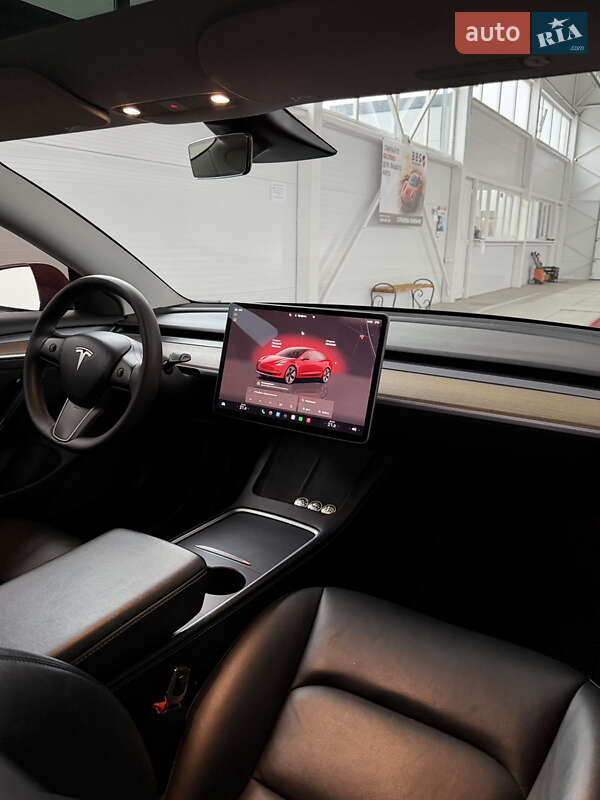Седан Tesla Model 3 2022 в Ильинцах