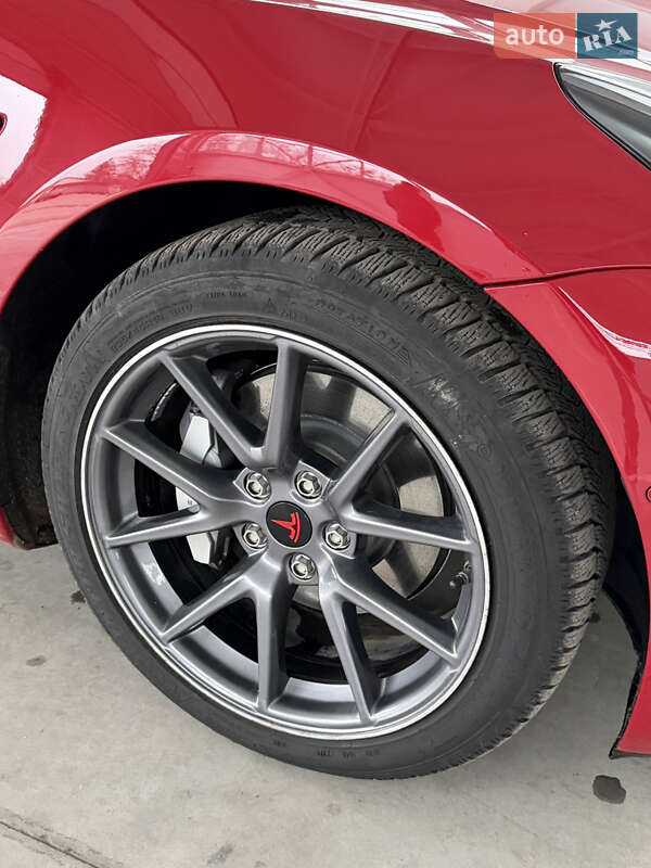 Седан Tesla Model 3 2022 в Ильинцах