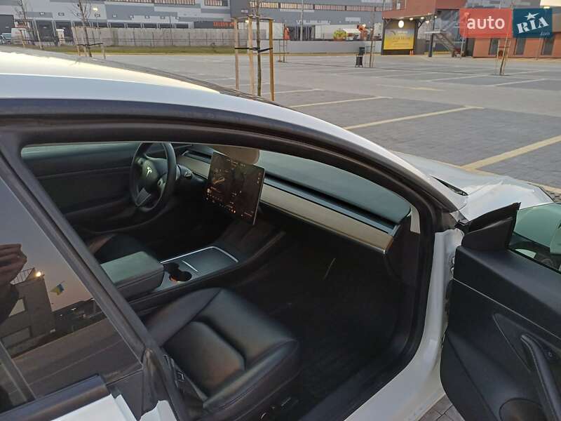 Седан Tesla Model 3 2021 в Львове