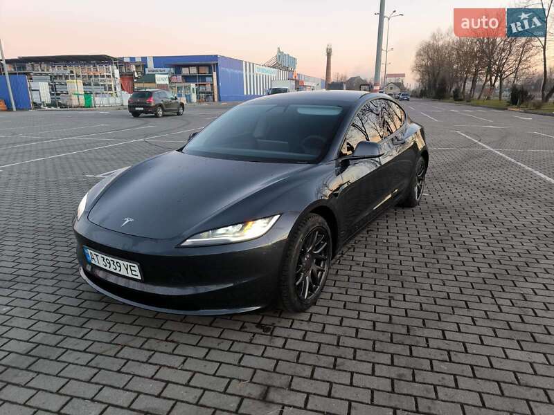 Седан Tesla Model 3 2024 в Коломые
