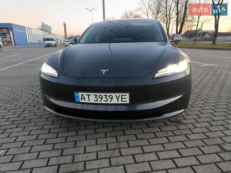 Седан Tesla Model 3 2024 в Коломые