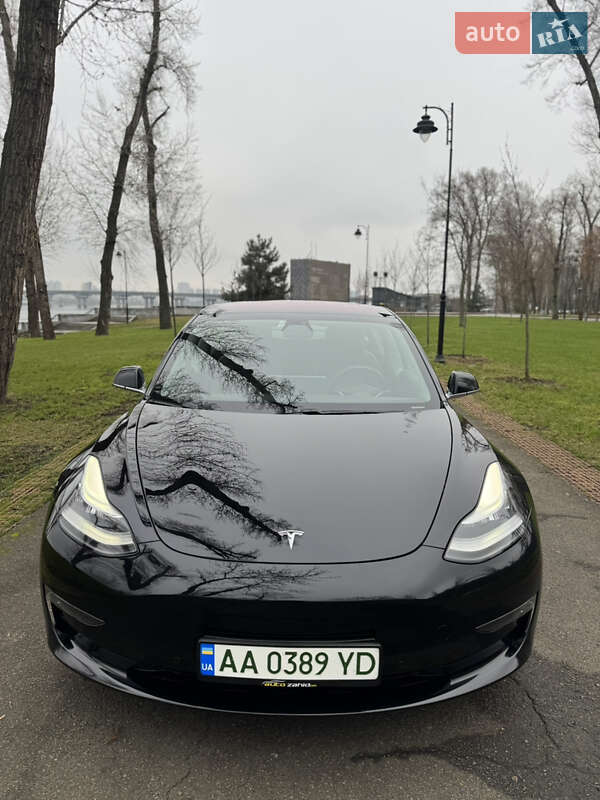 Седан Tesla Model 3 2019 в Киеве