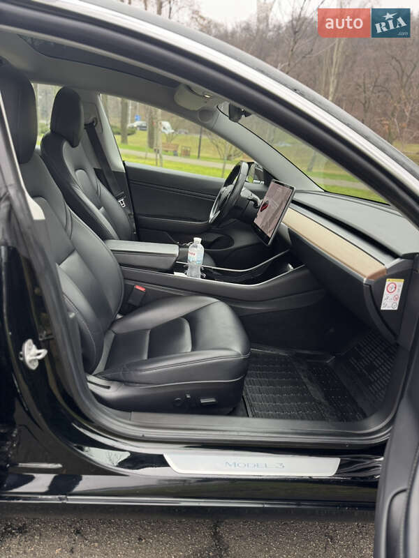 Седан Tesla Model 3 2019 в Киеве