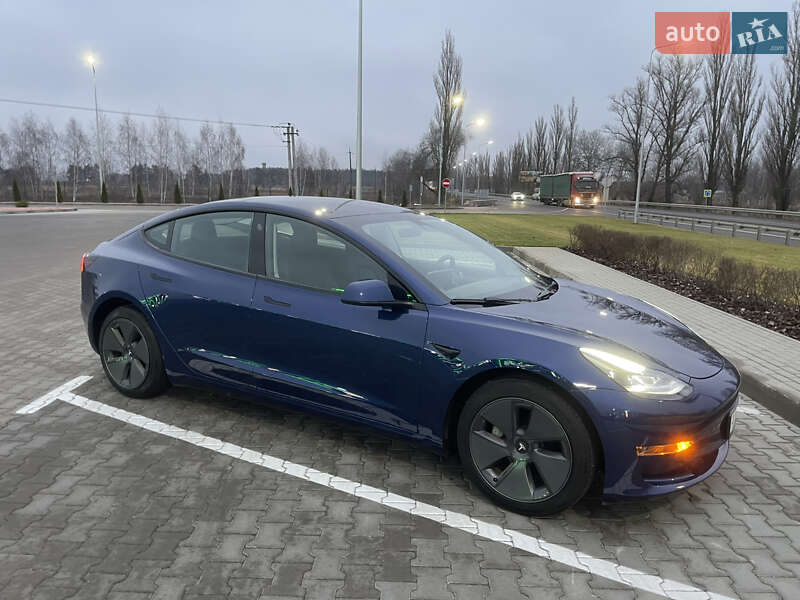 Седан Tesla Model 3 2022 в Киеве