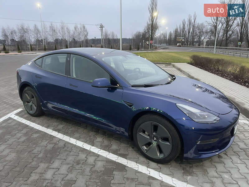 Седан Tesla Model 3 2022 в Киеве