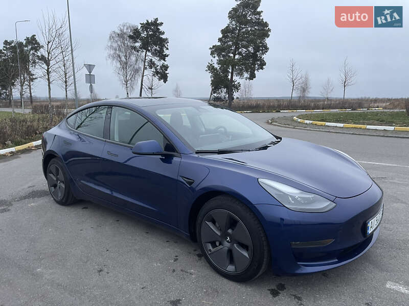 Седан Tesla Model 3 2022 в Киеве