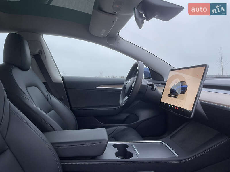 Седан Tesla Model 3 2022 в Киеве