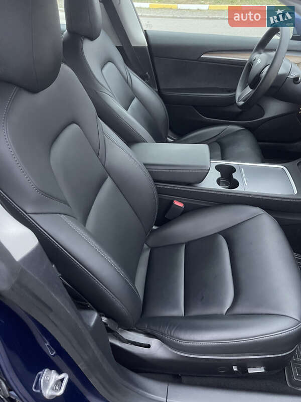 Седан Tesla Model 3 2022 в Киеве