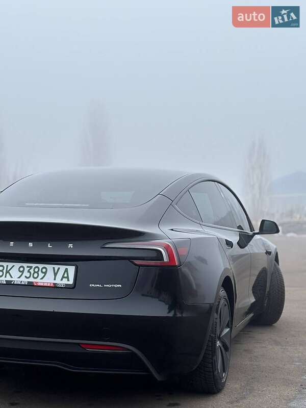 Седан Tesla Model 3 2024 в Ровно
