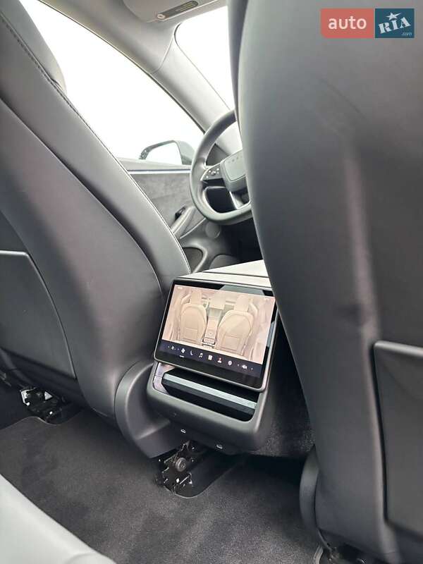 Седан Tesla Model 3 2024 в Ровно