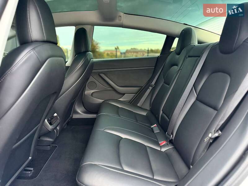 Седан Tesla Model 3 2022 в Кривом Роге