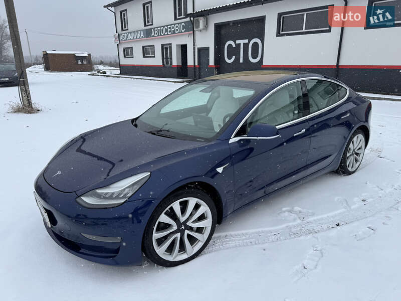 Седан Tesla Model 3 2018 в Киеве