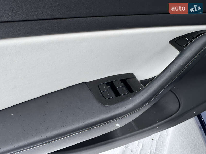 Седан Tesla Model 3 2018 в Киеве