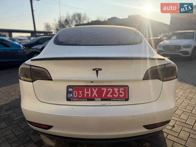 Седан Tesla Model 3 2021 в Луцке
