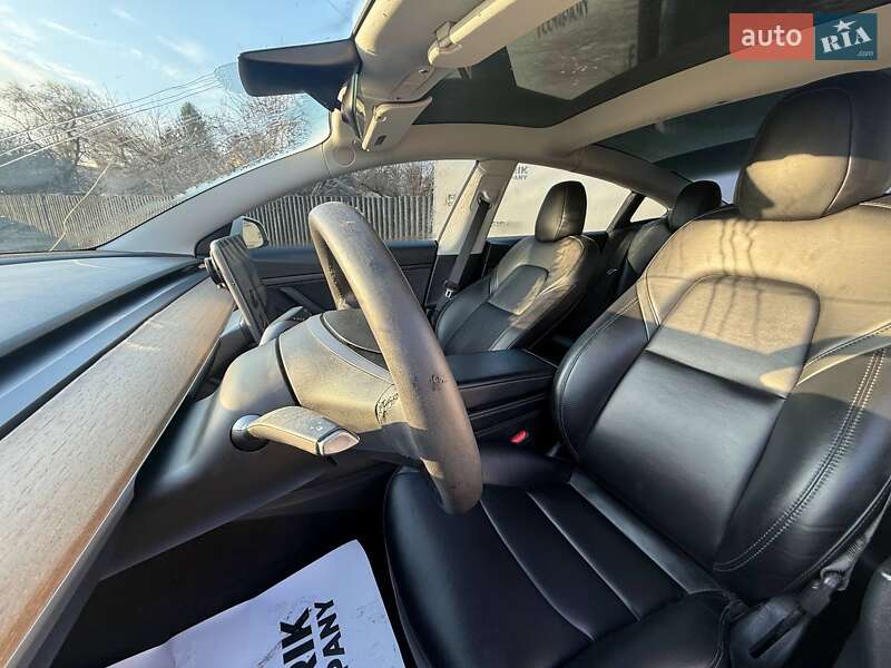 Седан Tesla Model 3 2021 в Луцке