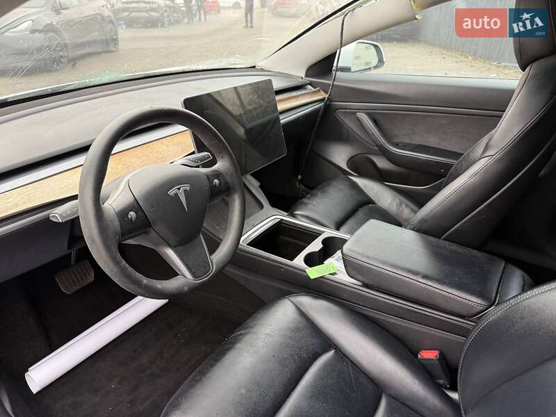 Седан Tesla Model 3 2021 в Луцке