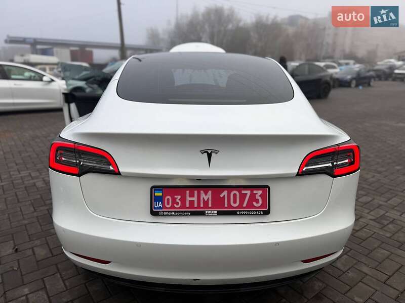 Седан Tesla Model 3 2021 в Луцке