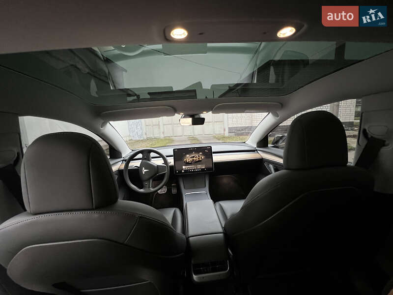 Седан Tesla Model 3 2022 в Кременчуге