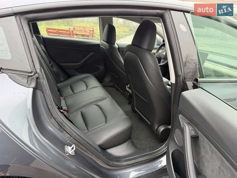 Седан Tesla Model 3 2023 в Хмельницком