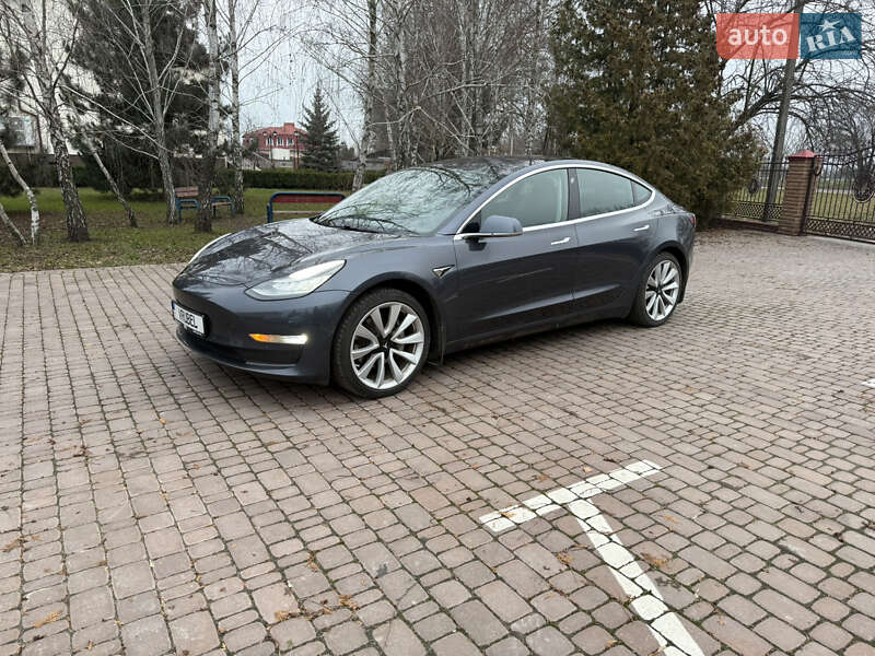 Седан Tesla Model 3 2019 в Киеве