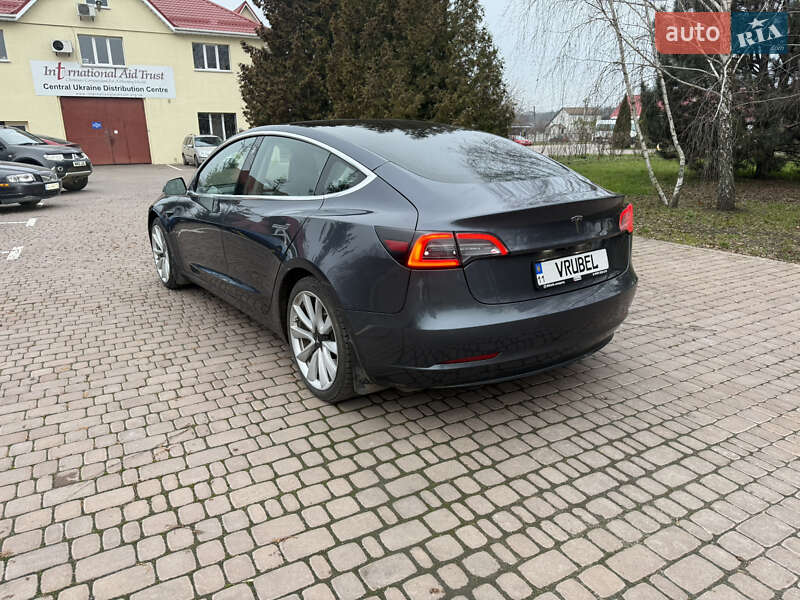 Седан Tesla Model 3 2019 в Киеве