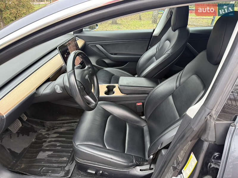 Седан Tesla Model 3 2019 в Киеве