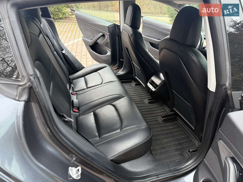 Седан Tesla Model 3 2019 в Киеве