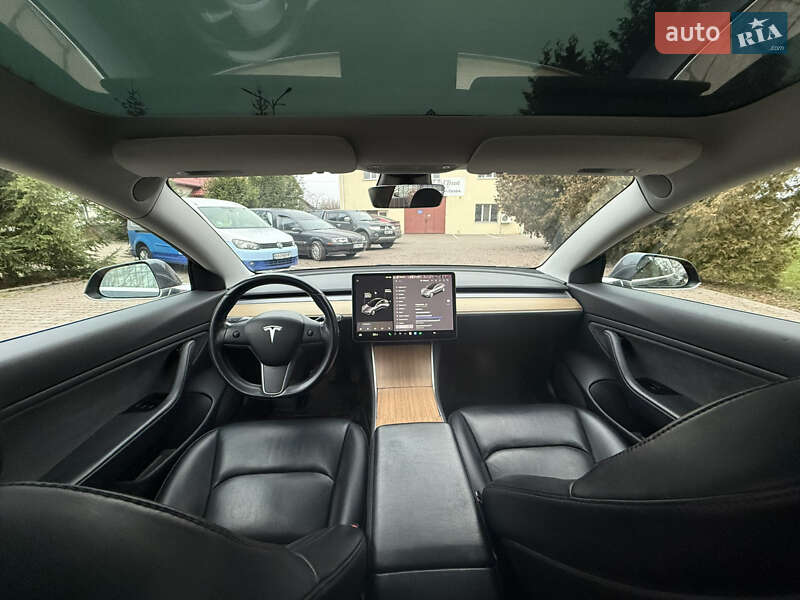 Седан Tesla Model 3 2019 в Киеве