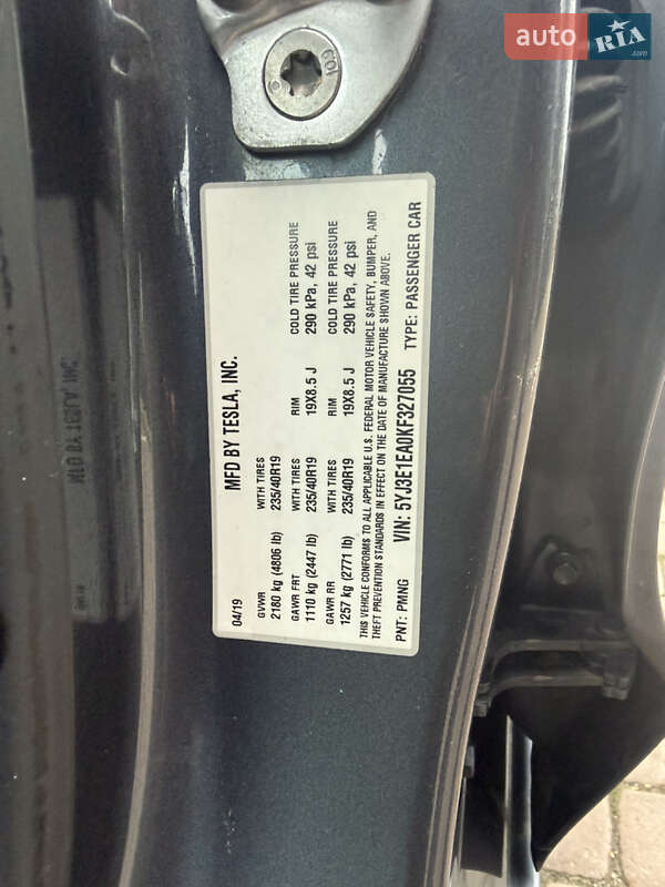 Седан Tesla Model 3 2019 в Киеве