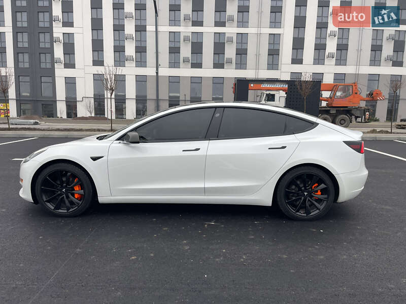 Седан Tesla Model 3 2019 в Ровно