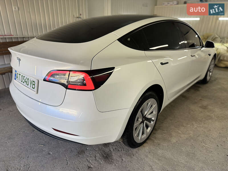 Седан Tesla Model 3 2023 в Ивано-Франковске