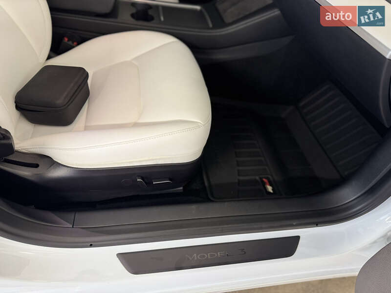 Седан Tesla Model 3 2023 в Ивано-Франковске