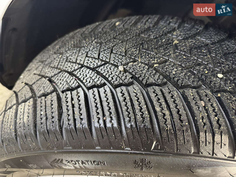 Седан Tesla Model 3 2023 в Ивано-Франковске