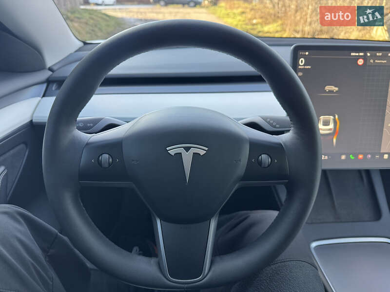 Седан Tesla Model 3 2023 в Ивано-Франковске