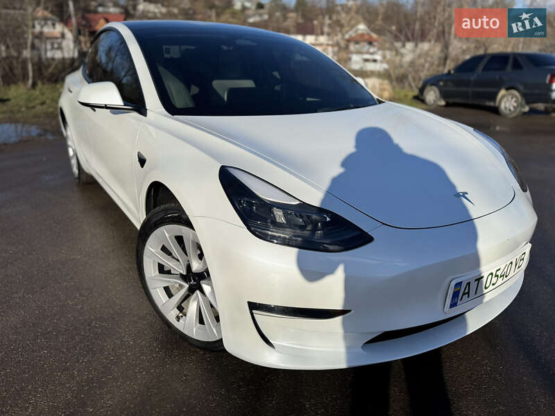 Седан Tesla Model 3 2023 в Ивано-Франковске
