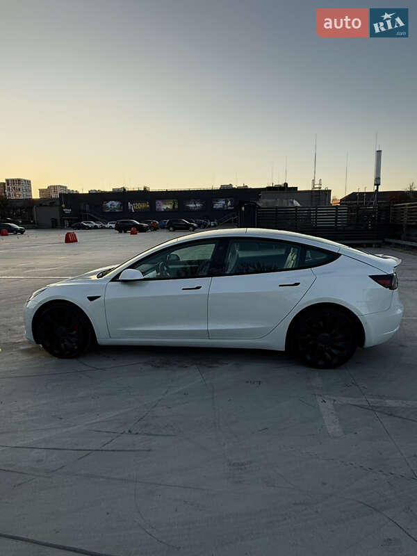 Седан Tesla Model 3 2022 в Киеве