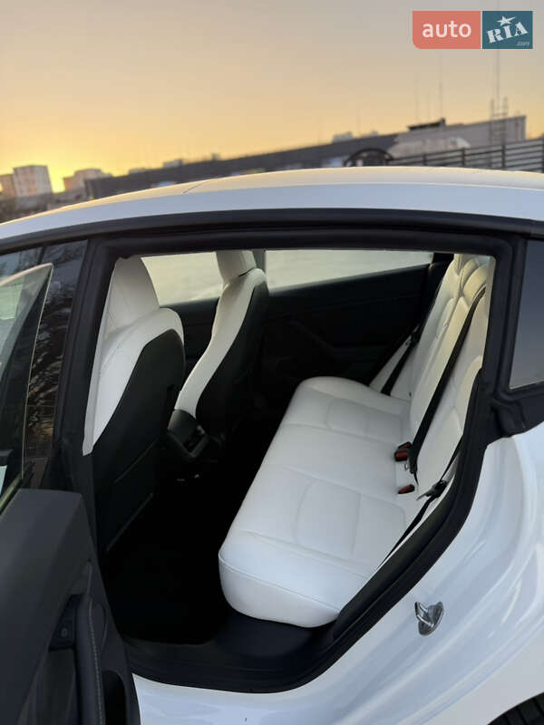 Седан Tesla Model 3 2022 в Киеве