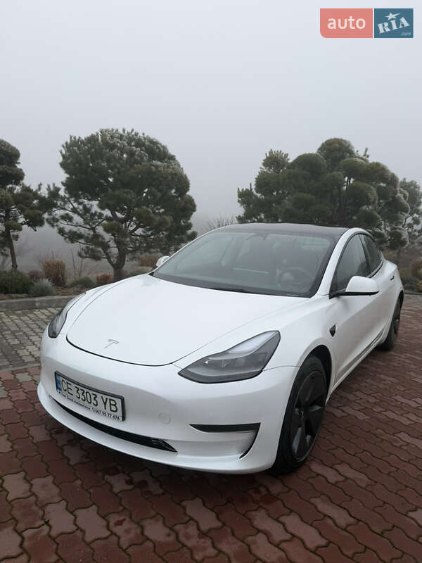 Седан Tesla Model 3 2022 в Черновцах